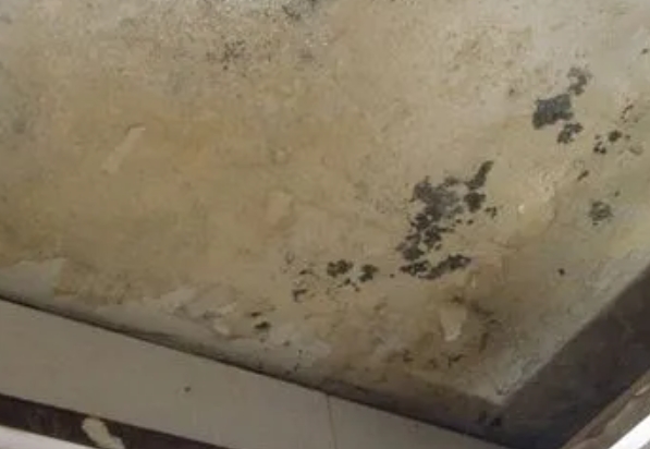 江永阳台漏水维修公司分享下江永卫生间渗水维修需要注意哪些问题。